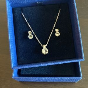 Swarovski Pendant Brilliance Earrings & Necklace Set